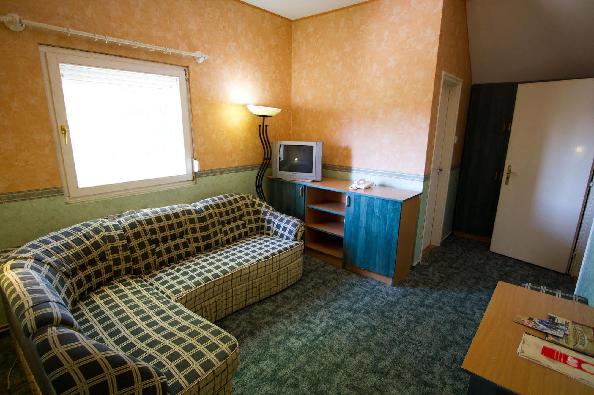 Piknik Wellness Hotel Шіофок Екстер'єр фото