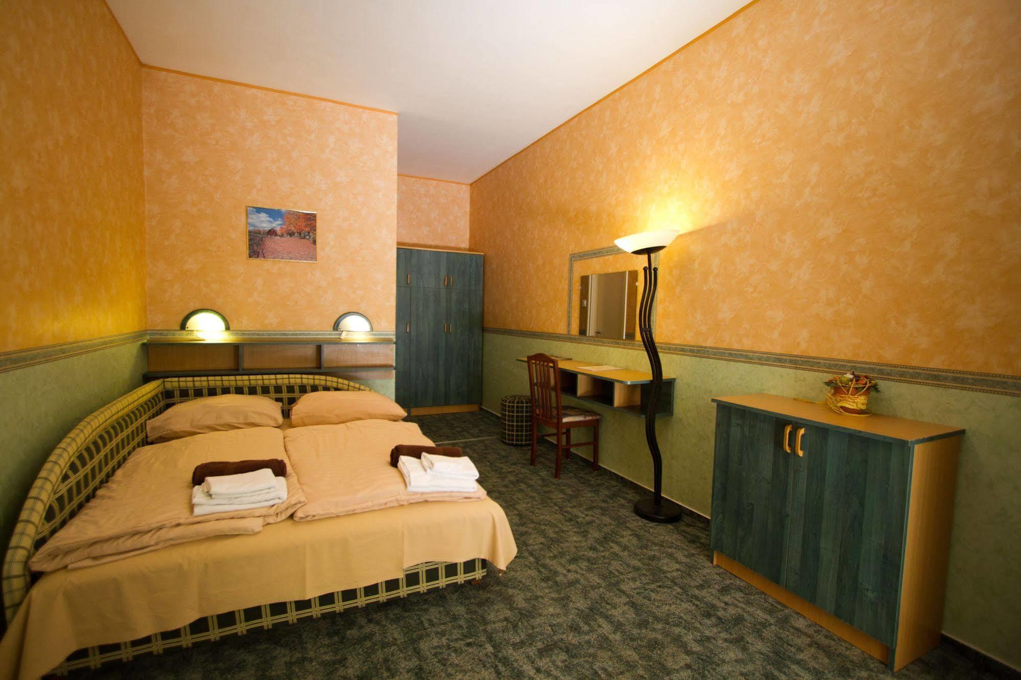 Piknik Wellness Hotel Шіофок Екстер'єр фото